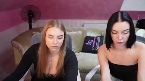 Snapshot of playhard054 chatting on 11.18.25 Lana online show from 11.18.25