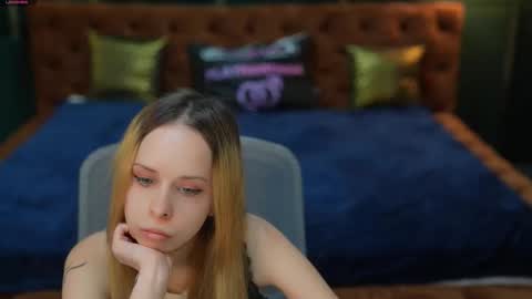 Snapshot of playhard054 chatting on 11.24.25 Lana online show from 11.24.25