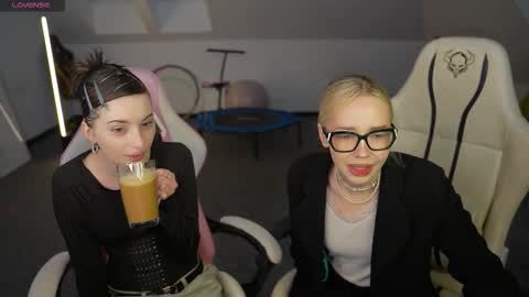 Snapshot of playhard054 chatting on 11.29.25 Lana online show from 11.29.25