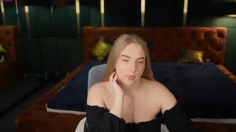 Snapshot of playhard054 chatting on 12.04.25 Lana online show from 12.04.25