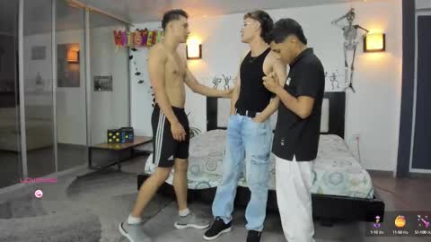   online show from 10.05.25