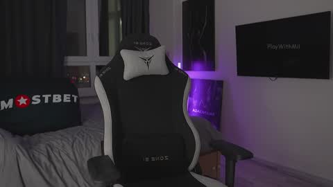 Snapshot of playwithmil chatting on 12.20.24 21 y.o Mila online show from 12.20.24