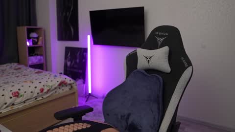 Snapshot of playwithmil chatting on 03.05.25 21 y.o Mila online show from 03.05.25