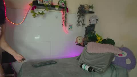 Snapshot of pleasure_room_x chatting on 05.20.26 Jessi Alex online show from 05.20.26
