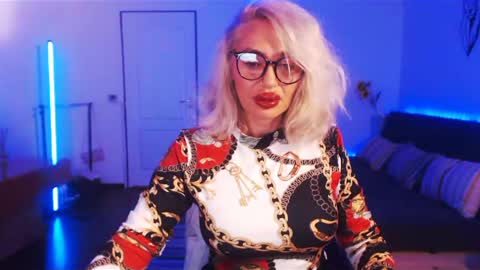 Snapshot of pleasureofgoods chatting on 12.11.24 Victoria online show from 12.11.24