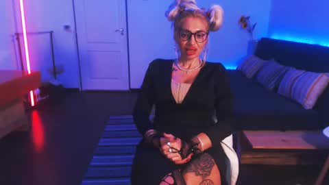 Victoria online show from 12.22.24