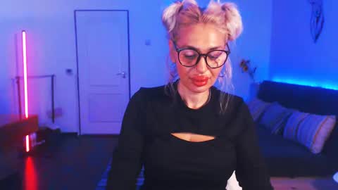 Snapshot of pleasureofgoods chatting on 12.25.24 Victoria online show from 12.25.24