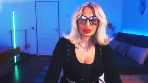 Snapshot of pleasureofgoods chatting on 12.31.24 Victoria online show from 12.31.24