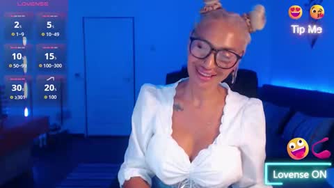 Snapshot of pleasureofgoods chatting on 09.13.25 Victoria online show from 09.13.25