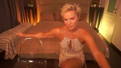 Snapshot of pleasurewecouple chatting on 08.01.26 Ira brunette and Vika blonde online show from 08.01.26