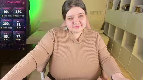 Snapshot of plum_pie__ chatting on 01.02.25 Alice online show from 01.02.25