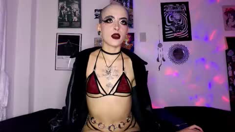 Snapshot of plutonbluemoon_999 chatting on 10.09.25 online show from 10.09.25