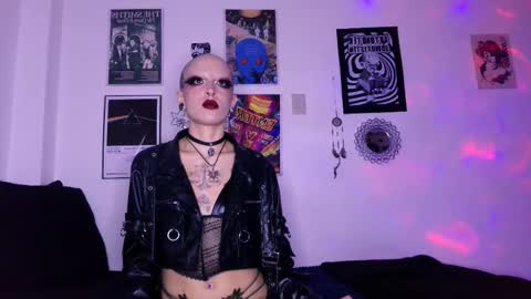 Snapshot of plutonbluemoon_999 chatting on 10.31.25 online show from 10.31.25