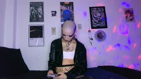 Snapshot of plutonbluemoon_999 chatting on 11.18.25 online show from 11.18.25