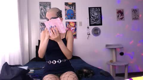 Snapshot of plutonbluemoon_999 chatting on 12.20.25 online show from 12.20.25