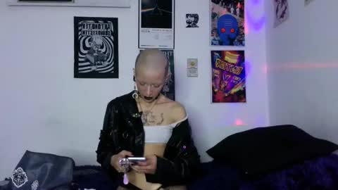 Snapshot of plutonbluemoon_999 chatting on 02.12.26 online show from 02.12.26