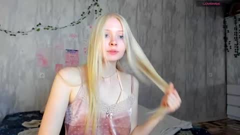 Snapshot of pocet_barbie chatting on 08.01.26 Mary online show from 08.01.26