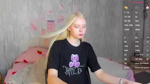 Snapshot of pocet_barbie chatting on 08.08.26 Mary online show from 08.08.26