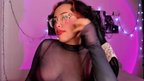 Willow                      Hours 12pm to 630pm Colombian time FRIDAY AND SUNDAY FREE DAYS online show from 11.05.25