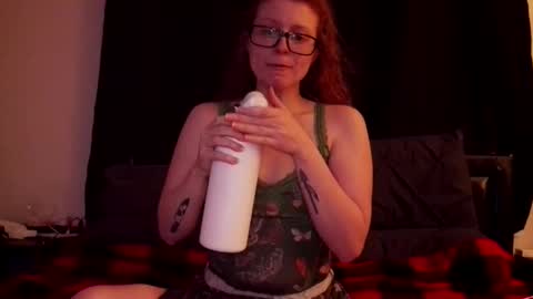 Snapshot of poisonivyy95 chatting on 03.22.26 poisonivyy95 online show from 03.22.26