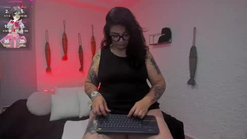 poisson_ivy_ online show from 01.17.25