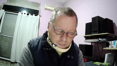 Snapshot of pol22010 chatting on 05.20.26 Polako online show from 05.20.26