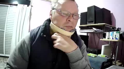 Snapshot of pol22010 chatting on 05.30.26 Polako online show from 05.30.26