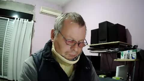 Snapshot of pol22010 chatting on 06.12.26 Polako online show from 06.12.26