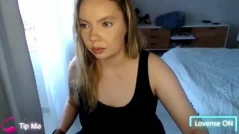 Snapshot of polinajones chatting on 05.15.26 PolinaJones online show from 05.15.26