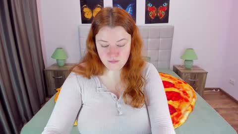 Snapshot of polinasallivan chatting on 12.11.24 Polina online show from 12.11.24