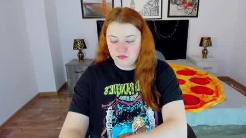 Snapshot of polinasallivan chatting on 01.12.25 Polina online show from 01.12.25