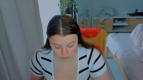 Snapshot of polinasallivan chatting on 10.19.25 Polina online show from 10.19.25