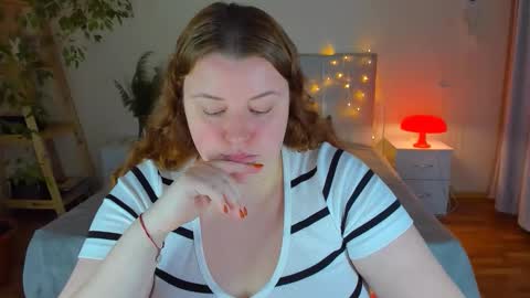 Snapshot of polinasallivan chatting on 10.30.25 Polina online show from 10.30.25