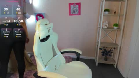 Snapshot of polly__mayer chatting on 09.10.25 Polly online show from 09.10.25