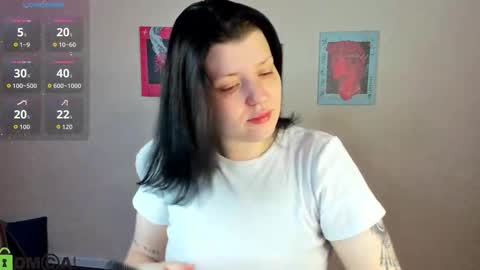 Snapshot of polly__mayer chatting on 10.04.25 Polly online show from 10.04.25