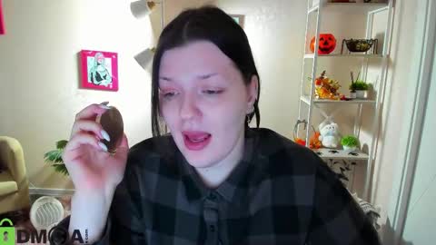 Snapshot of polly__mayer chatting on 11.18.25 Polly online show from 11.18.25