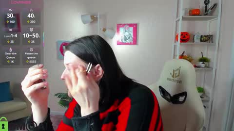 Snapshot of polly__mayer chatting on 11.26.25 Polly online show from 11.26.25