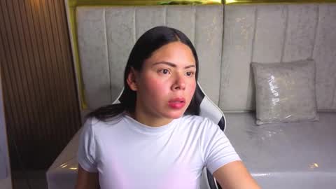 Snapshot of polly_tx chatting on 11.26.25 Online 2200 to 600 online show from 11.26.25