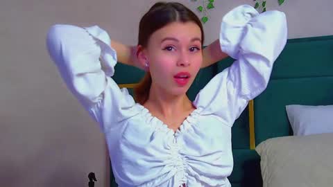 Snapshot of pollylanders chatting on 03.02.25 Polly online show from 03.02.25