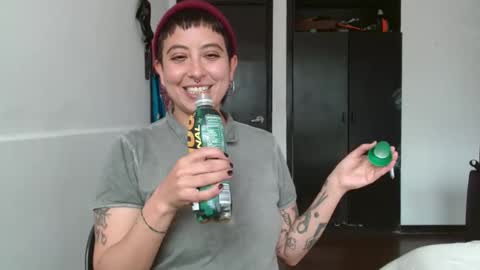 Snapshot of poly_mer chatting on 12.11.24 Poly online show from 12.11.24