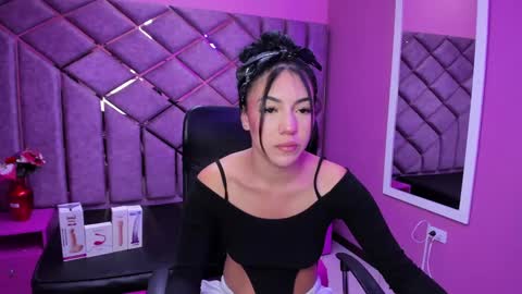 Snapshot of poly_sasha_ chatting on 10.08.25 poly sasha online show from 10.08.25