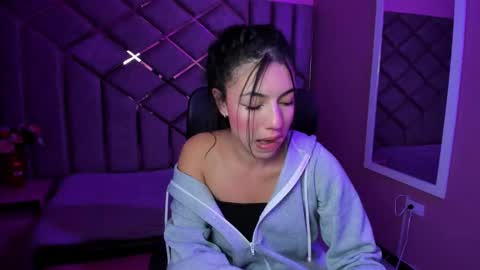 Snapshot of poly_sasha_ chatting on 11.21.25 poly sasha online show from 11.21.25