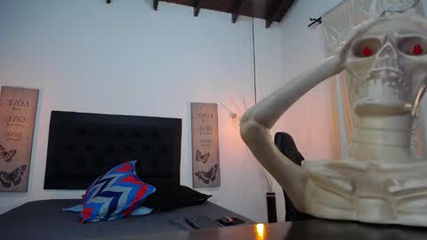 Snapshot of pool_vega chatting on 10.20.25 pool online show from 10.20.25