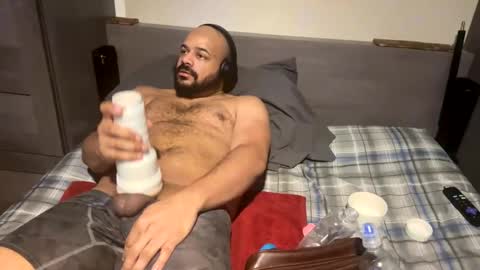 Snapshot of popfizzt chatting on 12.14.24 popfizzt online show from 12.14.24