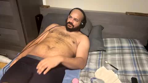 Snapshot of popfizzt chatting on 12.22.24 popfizzt online show from 12.22.24