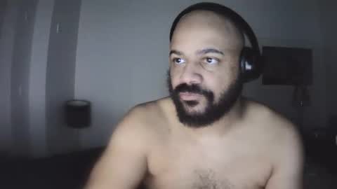 Snapshot of popfizzt chatting on 10.05.25 popfizzt online show from 10.05.25