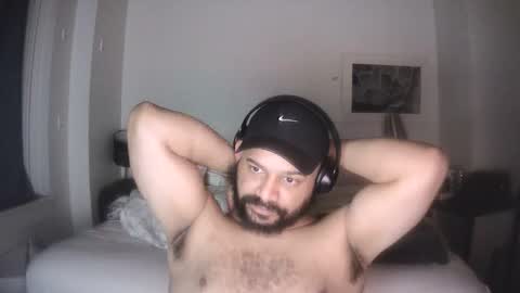 Snapshot of popfizzt chatting on 11.17.25 popfizzt online show from 11.17.25