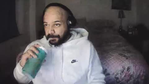 Snapshot of popfizzt chatting on 11.23.25 popfizzt online show from 11.23.25