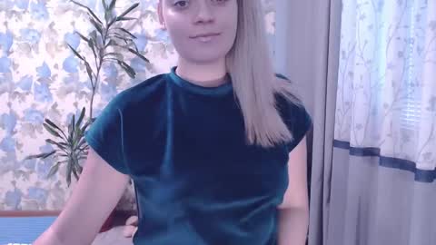 Snapshot of popkornmolli chatting on 12.28.24 popkornmolli online show from 12.28.24