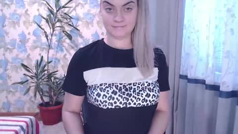 Snapshot of popkornmolli chatting on 01.04.25 popkornmolli online show from 01.04.25